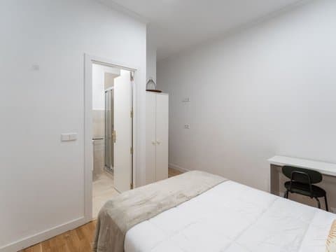 Habitación con baño en suite nuevo en Poblenou